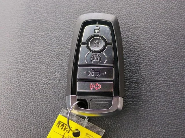 New 2026 Carbonized Gray Metallic Ford XLT image 28