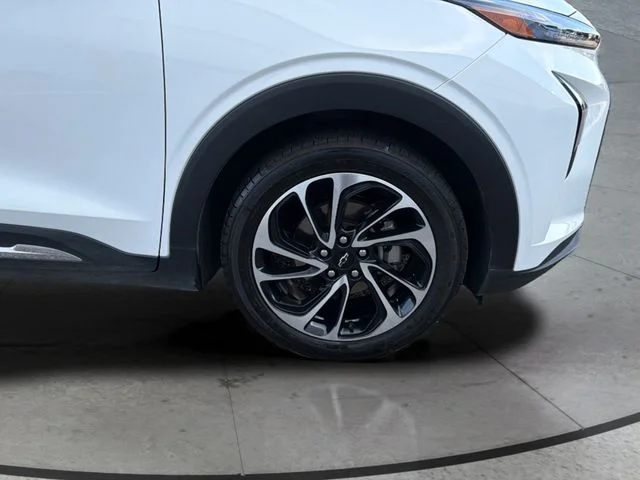 Used 2023 White Chevrolet Premier image 30
