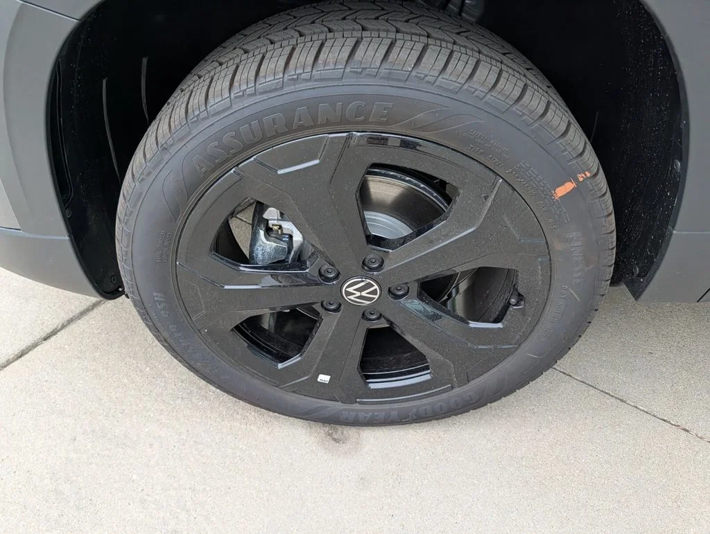 New 2026 Gray Volkswagen 1.5T SEL image 9