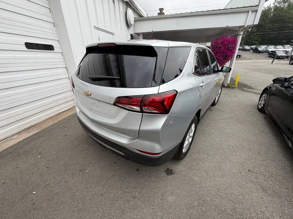 Used 2022 Silver Ice Metallic Chevrolet LT image 5