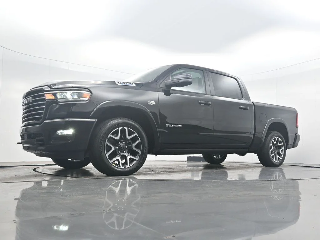 New 2026 Diamond Black Crystal Pearl-Coat Exterior Paint RAM Laramie image 32