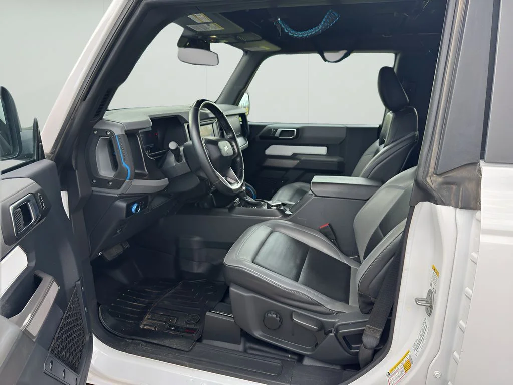 Used 2023 Oxford White Ford Black Diamond image 14