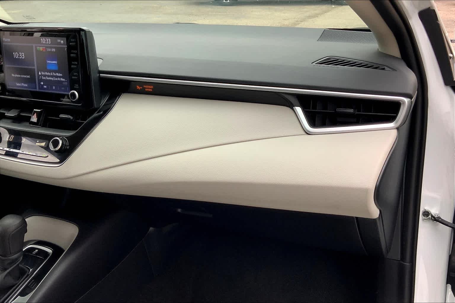 Used 2022 White Toyota LE image 18
