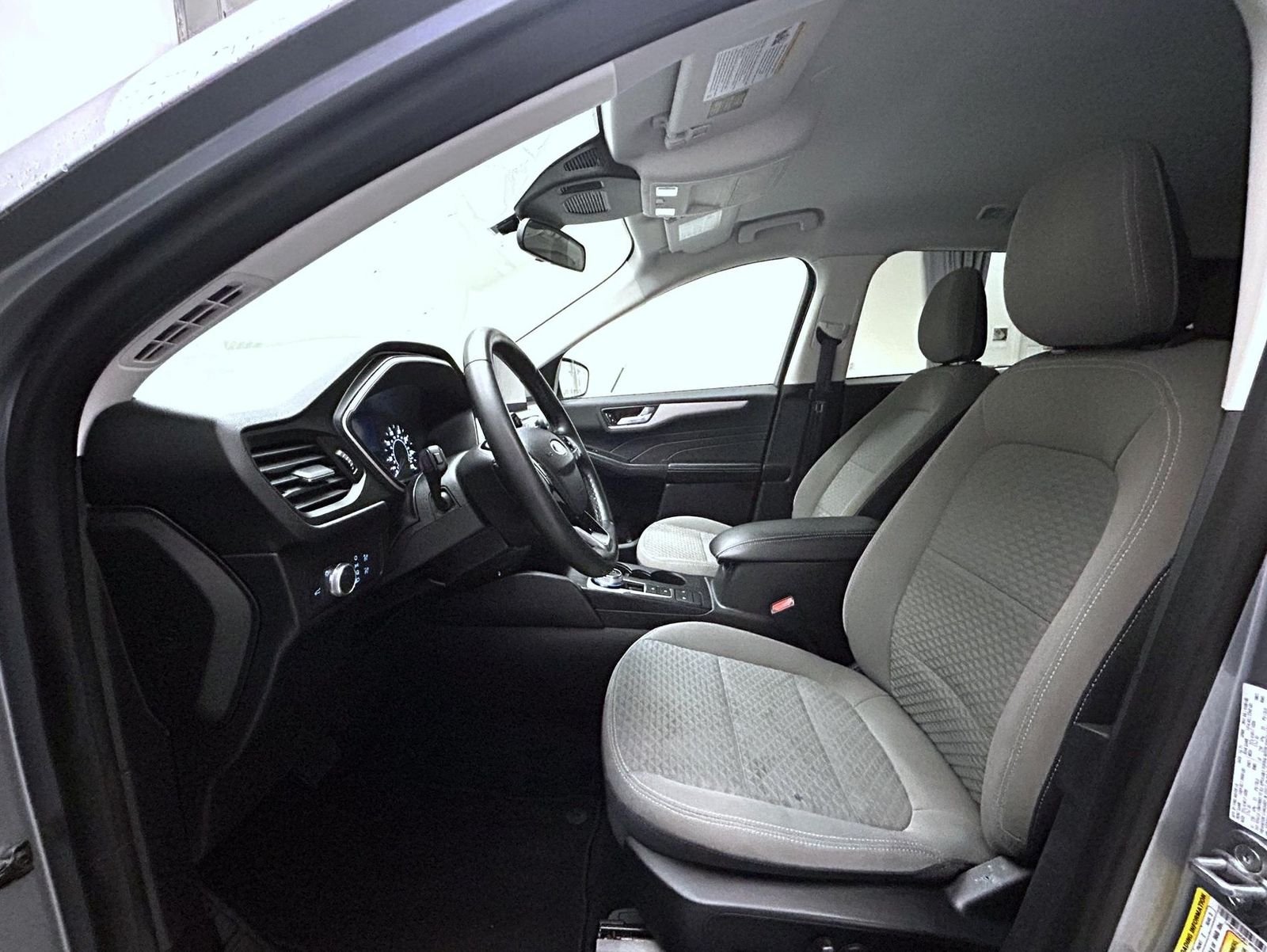 Used 2021 Silver Ford SE image 10
