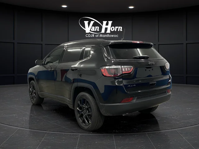 New 2026 Diamond Black Crystal Pearlcoat Jeep Latitude image 3