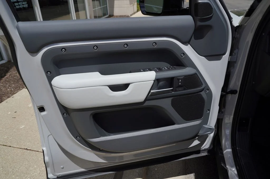 Used 2026 Gray Land Rover X-Dynamic SE image 10