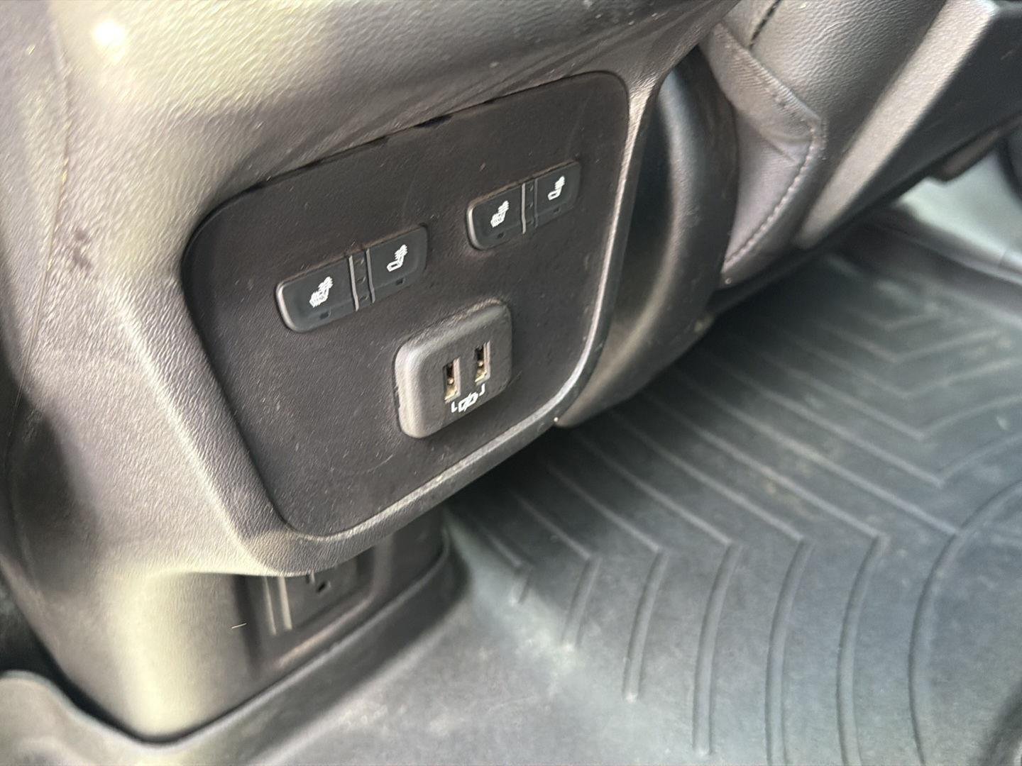 Used 2024 White Frost Tricoat GMC Denali image 12