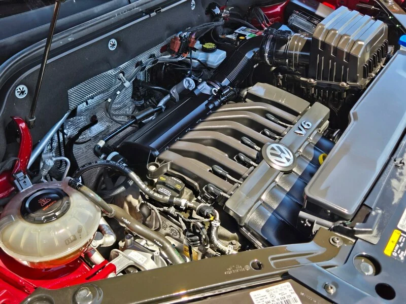 Used 2019 Red Volkswagen SEL image 15