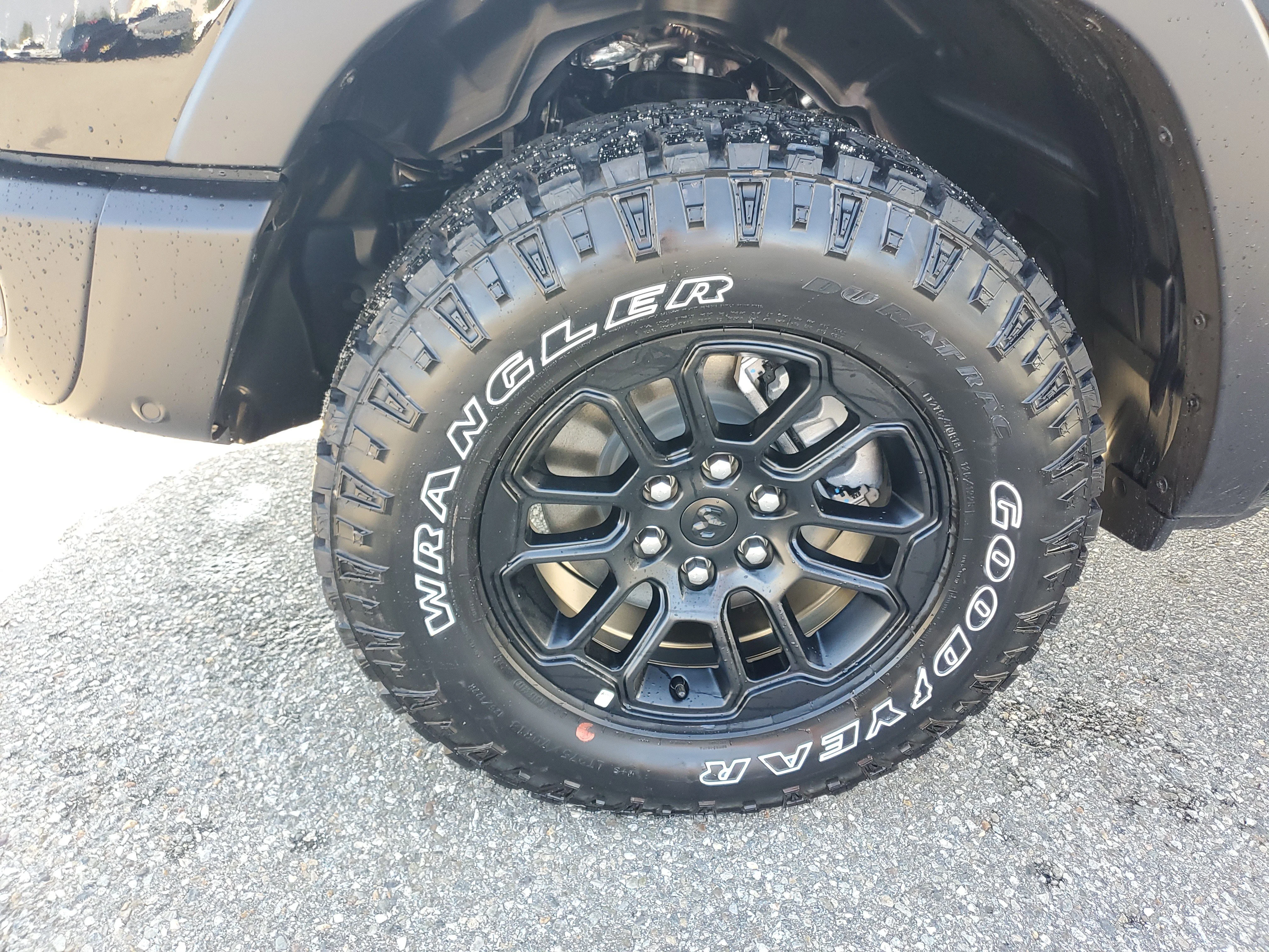 New 2026 Diamond Black Crystal Pearl-Coat Exterior Paint RAM Rebel image 11
