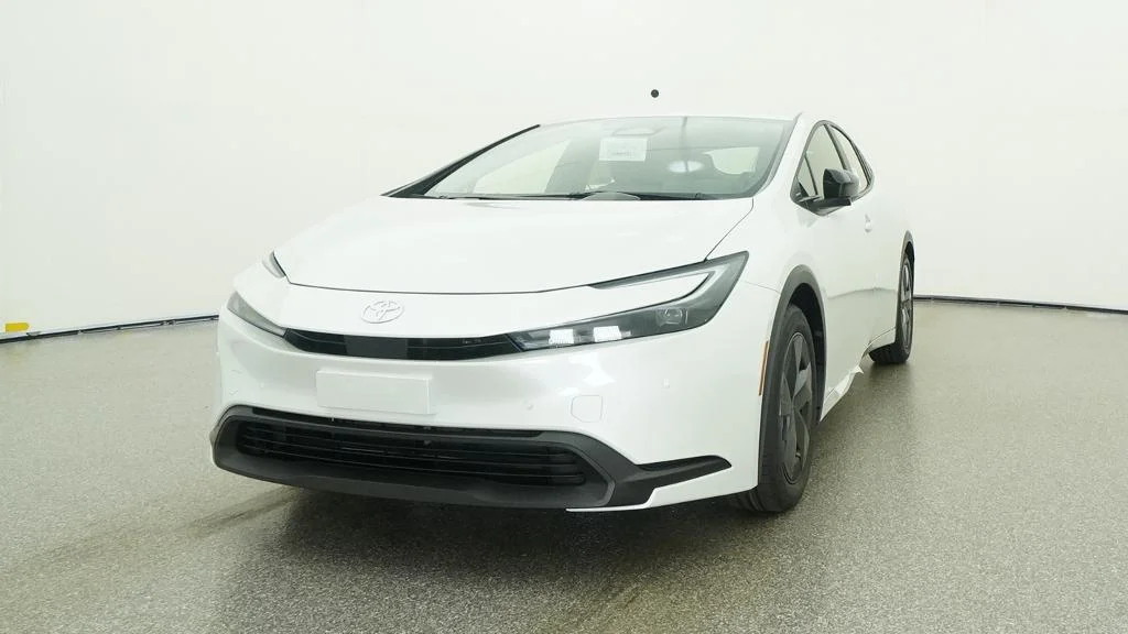 New 2027 Wind Chill Pearl Toyota LE image 19