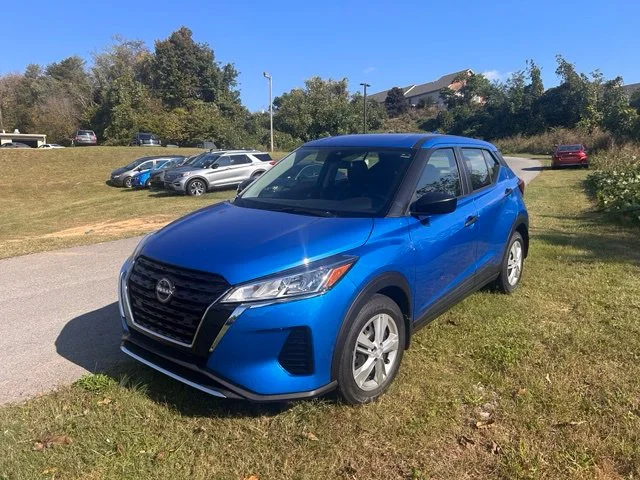 Used 2024 Blue Nissan S image 4