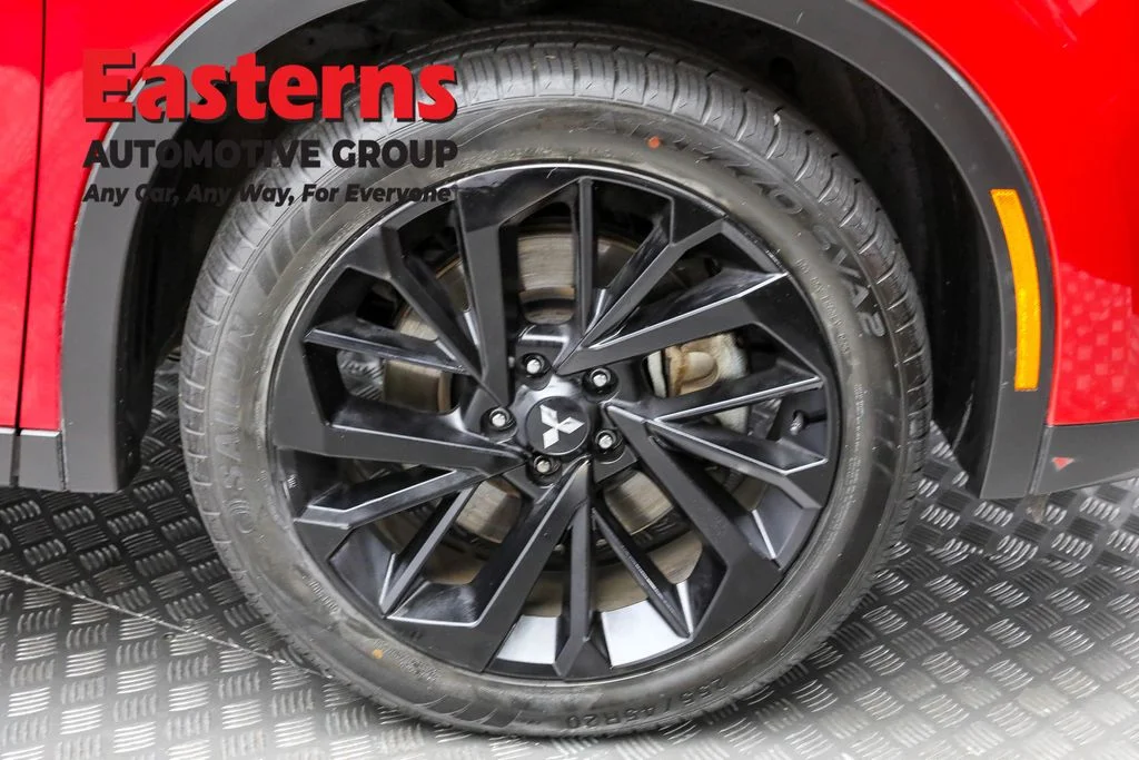 Used 2023 Red Mitsubishi SE image 31