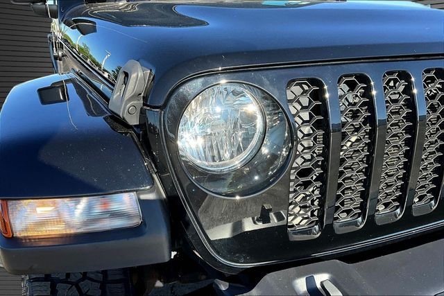 Used 2022 Black Jeep Altitude image 33