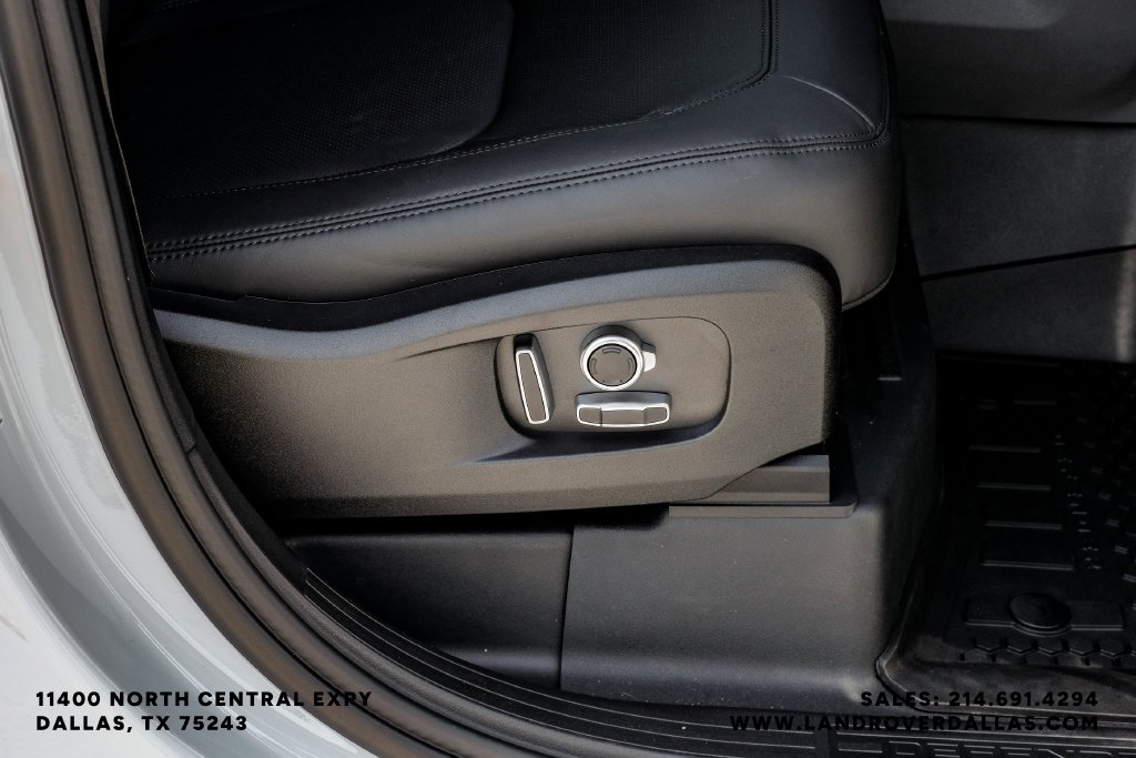 New 2026 Fuji White Land Rover X-Dynamic SE image 37