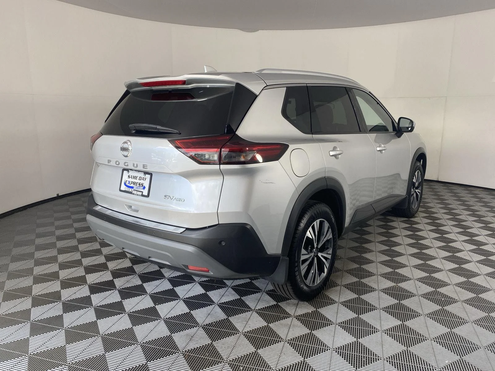 Used 2021 Brilliant Silver Metallic Nissan SV image 9