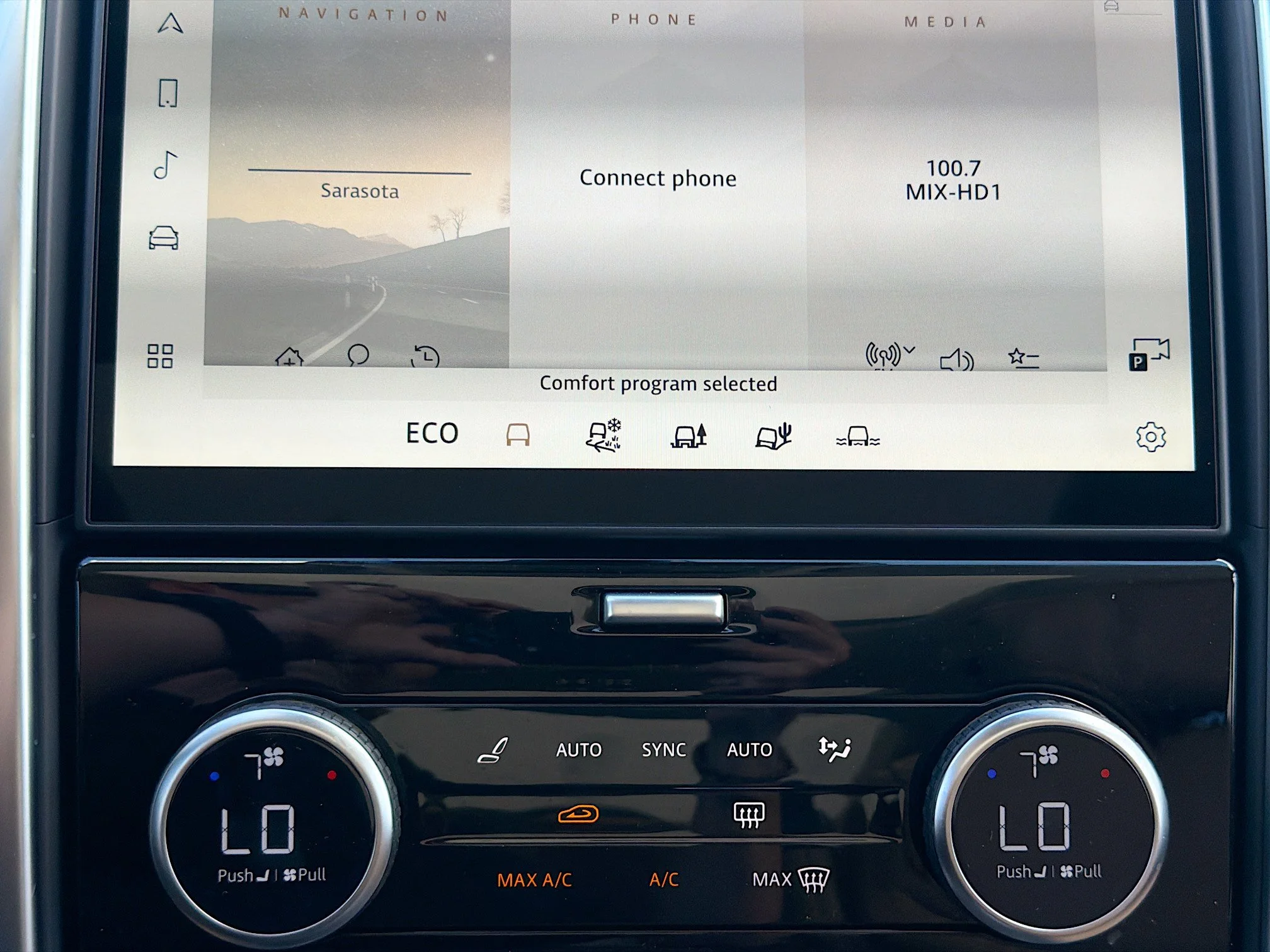 New 2026 Carpathian Grey Land Rover Tempest Edition image 31