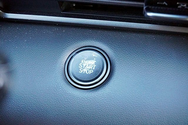 Used 2025 White Hyundai SEL Sport image 27