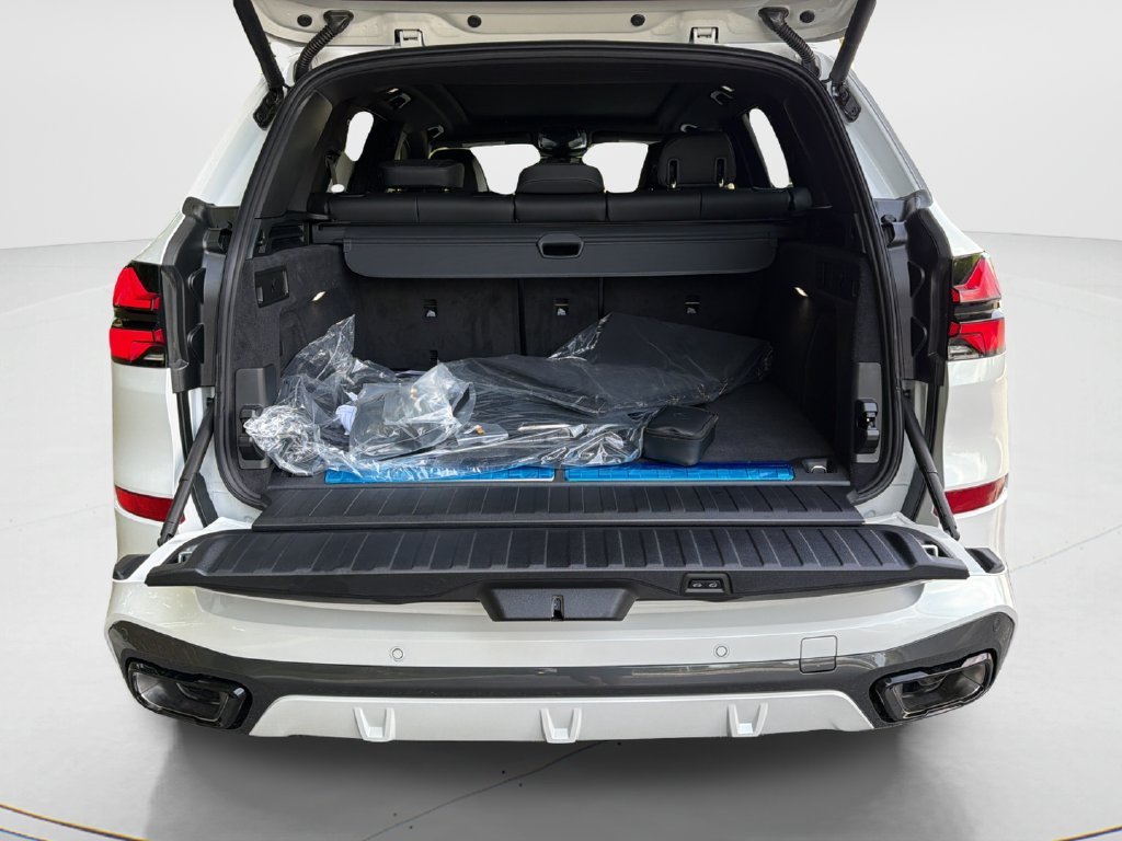 New 2026 Mineral White Metallic BMW xDrive50e image 21