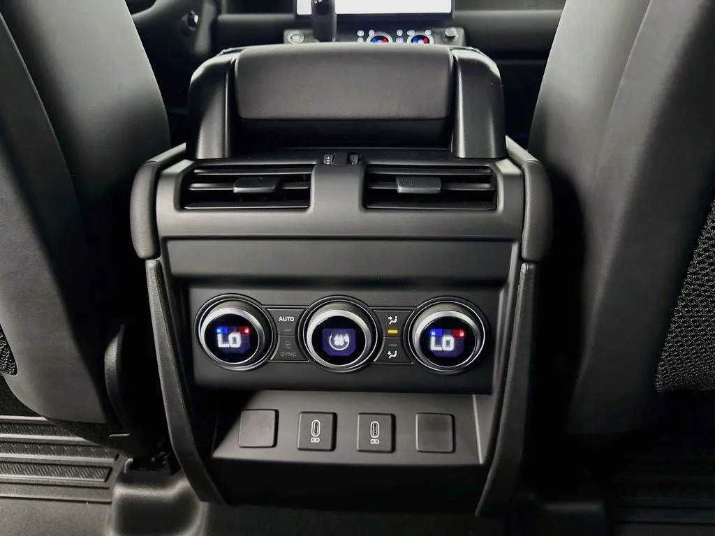 New 2026 Woolstone Green Land Rover X-Dynamic SE image 26