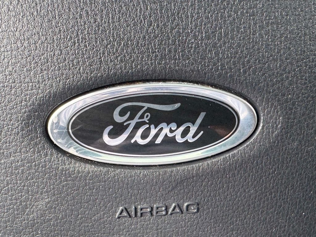Used 2022  Ford Limited image 32