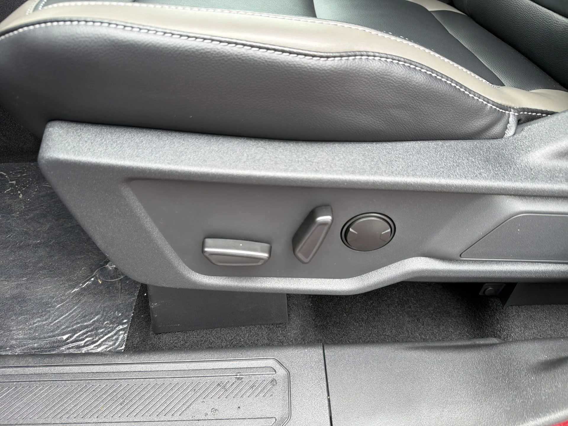 New 2026 Ruby Red Metallic Tinted Clearcoat Ford Outer Banks® image 21