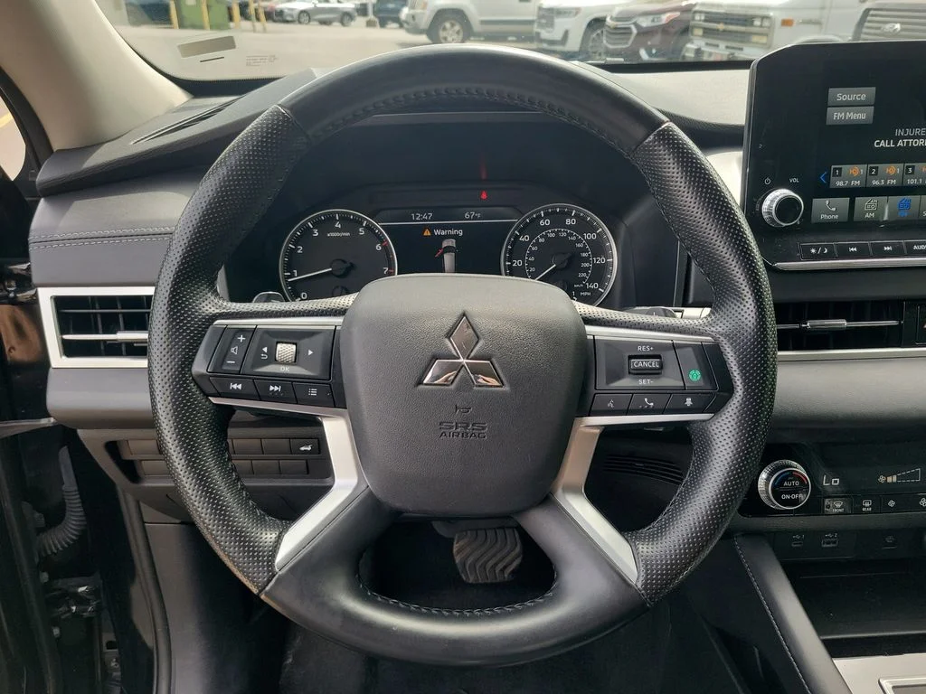 Used 2024  Mitsubishi SE image 24