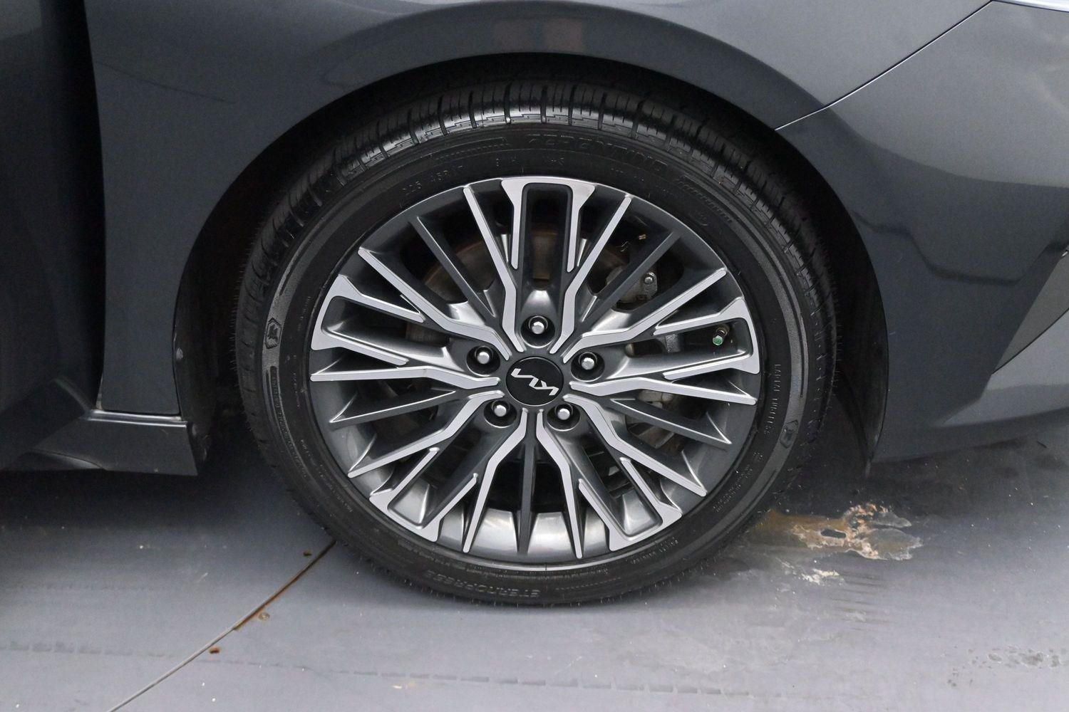 Used 2022 Gravity Gray Kia GT-Line image 30