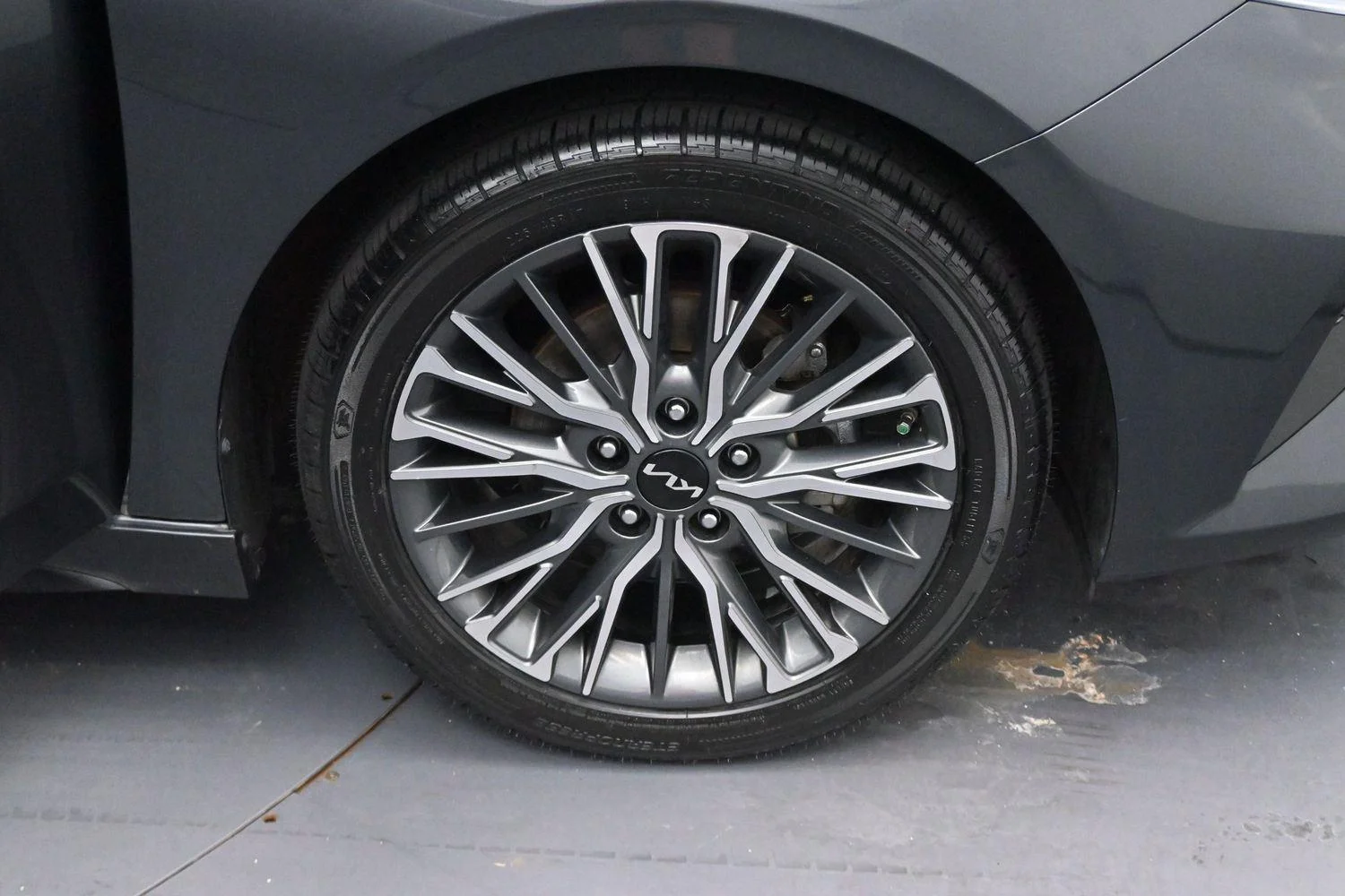 Used 2022 Gravity Gray Kia GT-Line image 30