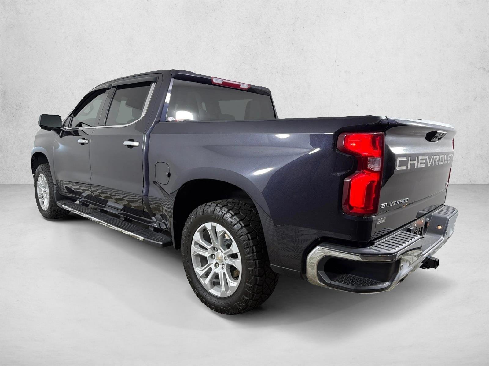 Used 2022 Dark Ash Metallic Chevrolet LTZ image 5