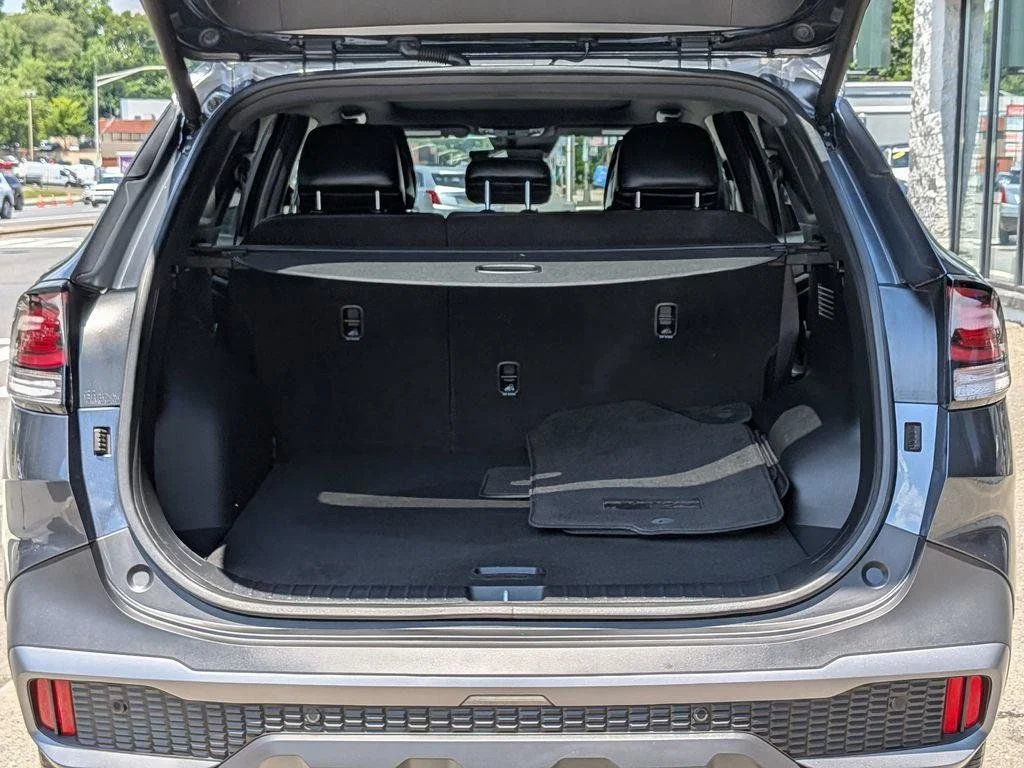 Used 2023 Gray Kia X-Line image 8