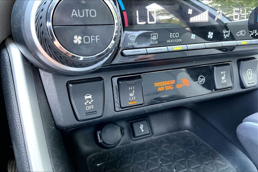 Used 2021 Silver Toyota XLE Premium image 18