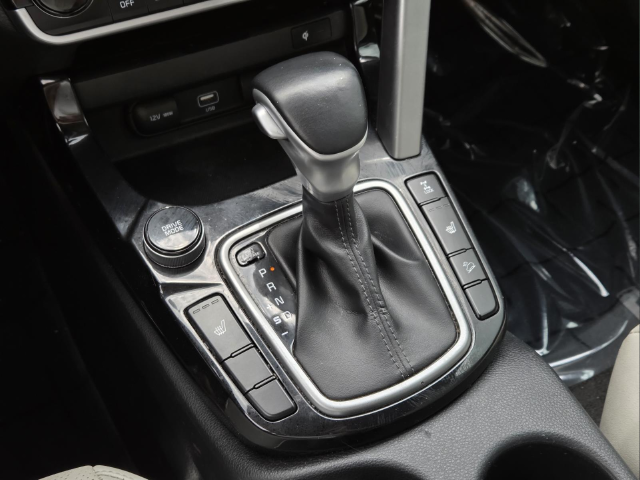 Used 2021 Black Kia EX image 21