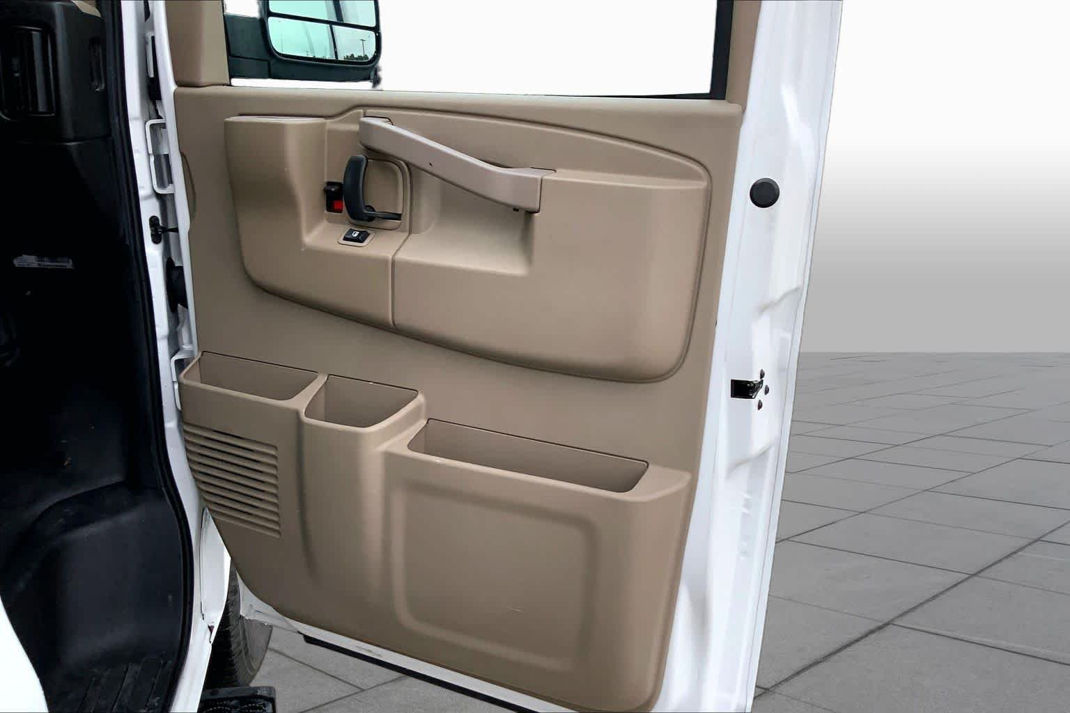 Used 2021 SUMMIT WHITE Chevrolet RWD 2500 Regular Wheelbase WT image 19
