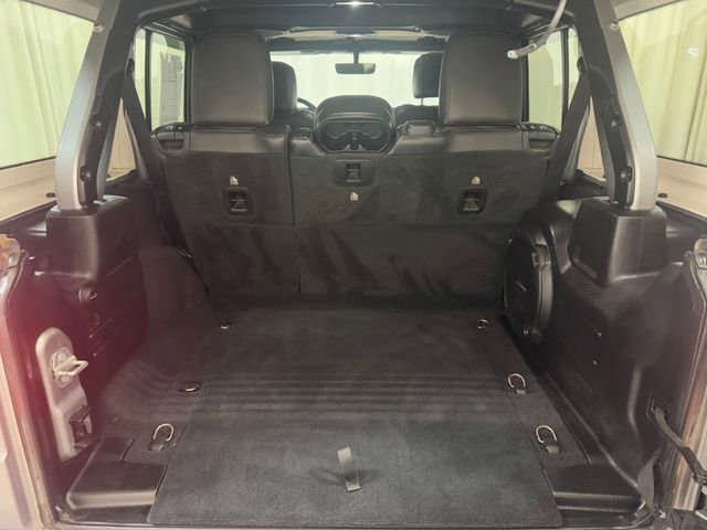 Used 2018 Gray Jeep Sahara image 31