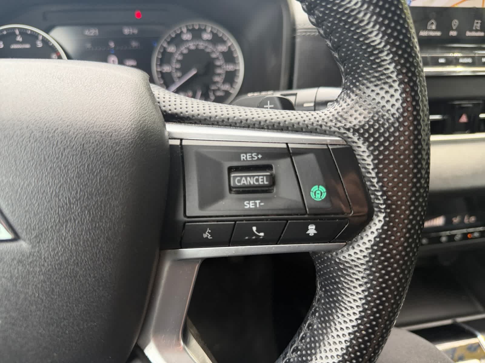 Used 2022 Labrador Black Pearl Mitsubishi SE image 21