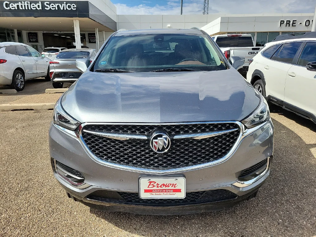 Used 2018 Includes Pitch Dark Night lower exterior accent color. Buick Avenir image 2