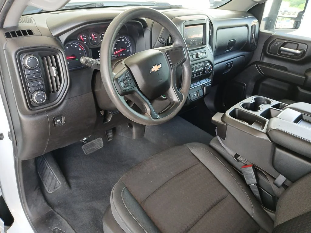Used 2024 White Chevrolet Custom image 10
