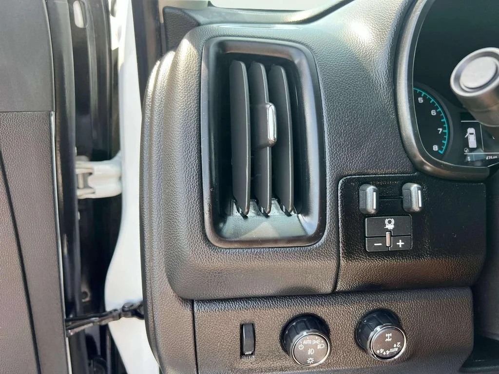 Used 2022 Summit White Chevrolet LT image 15