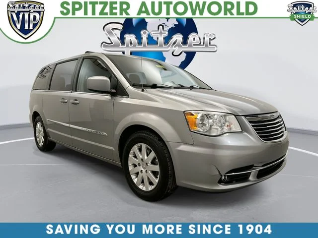 2014 Chrysler Town & Country Touring's photo