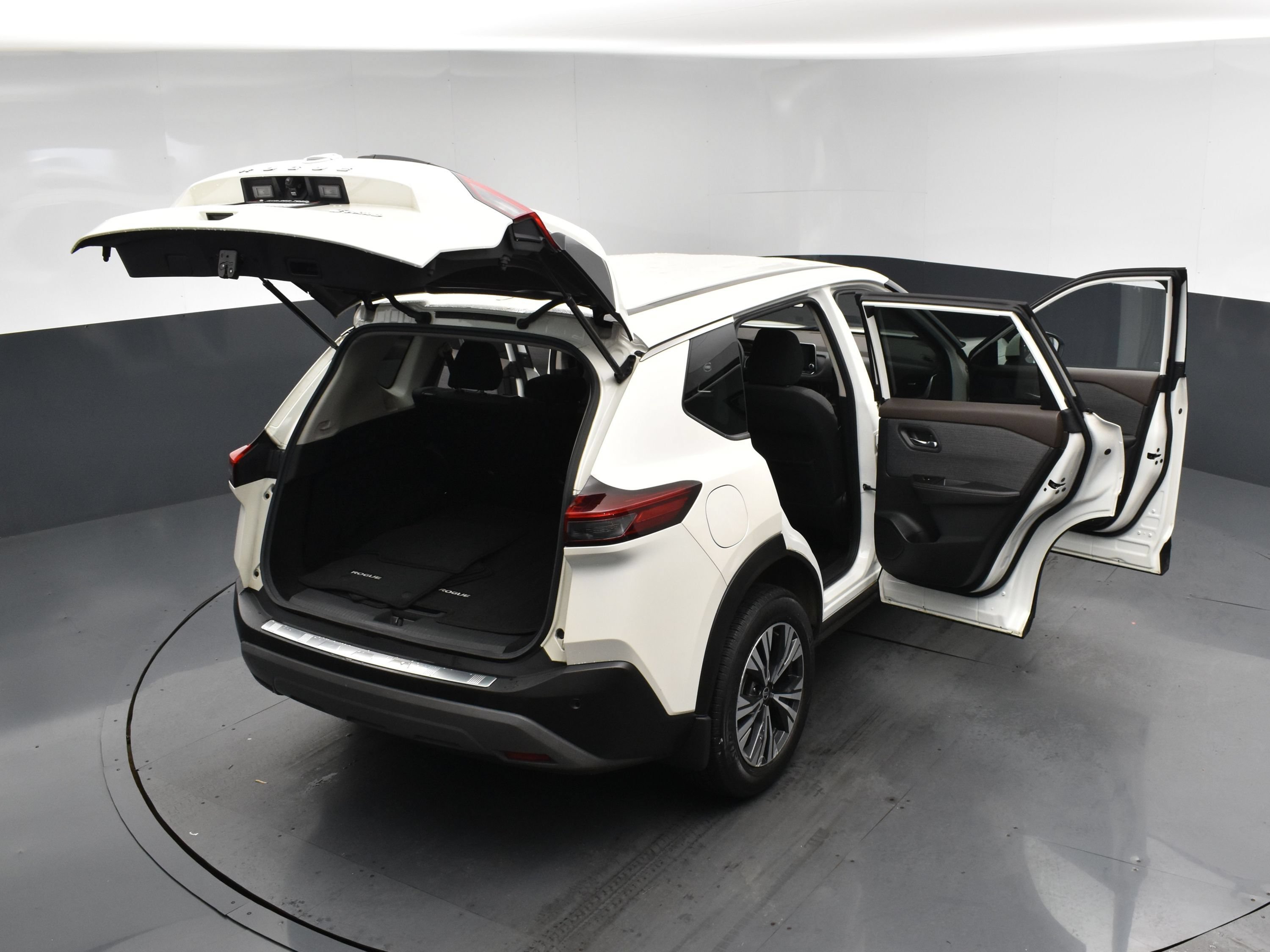Used 2021 Pearl White Tricoat Nissan SV image 22