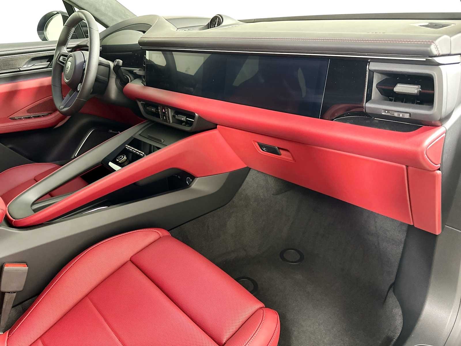 2025 Porsche Macan Turbo Electric - Photo 30