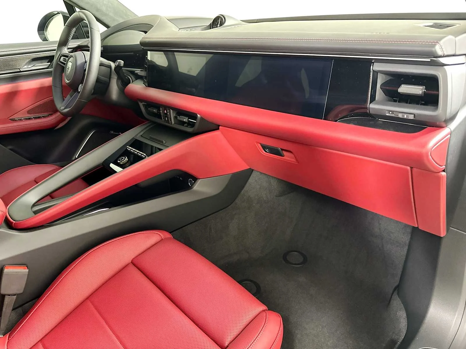 2025 Porsche Macan Turbo Electric - Photo 30