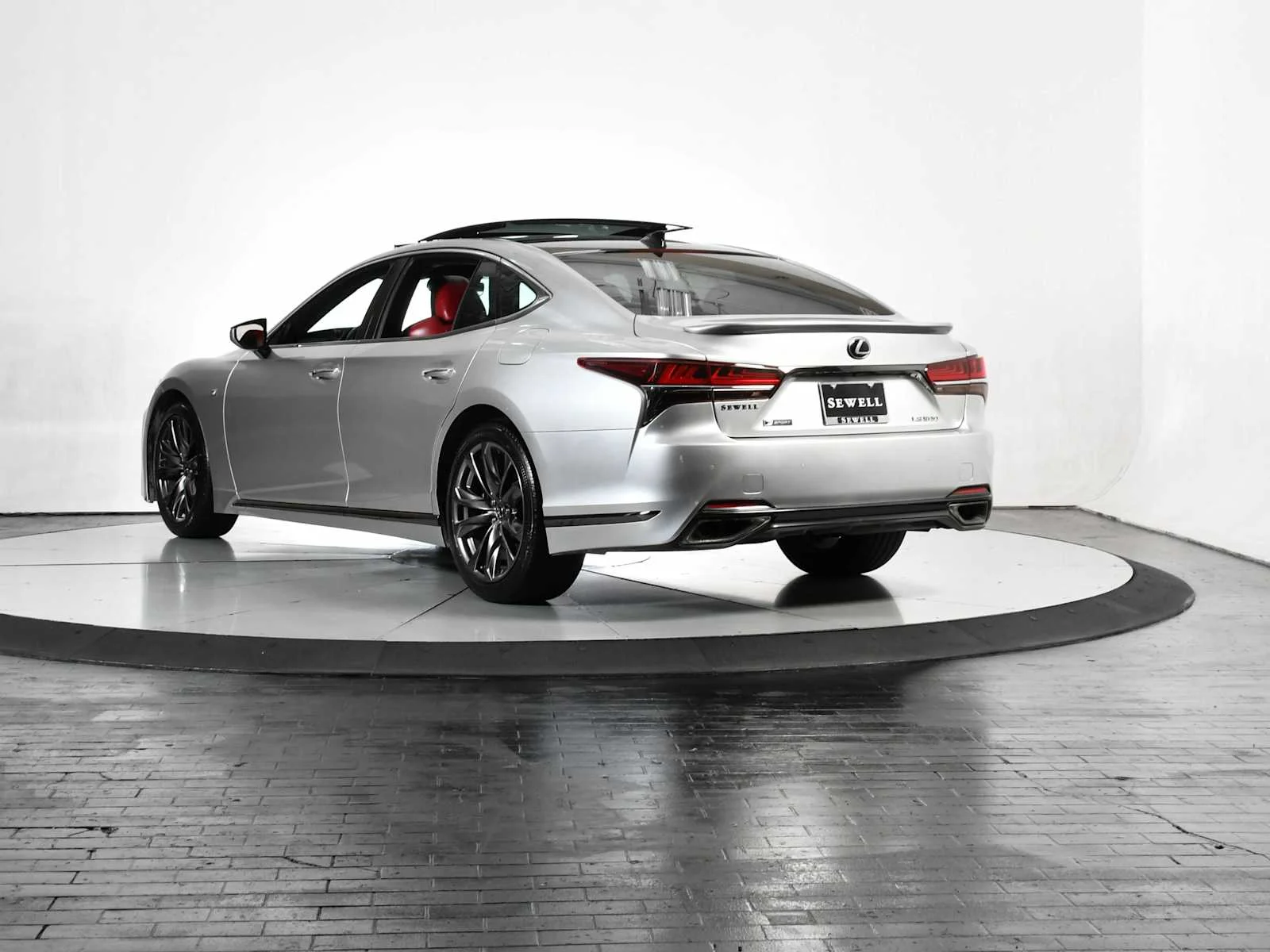 Used 2018 Liquid Platinum Lexus  image 4