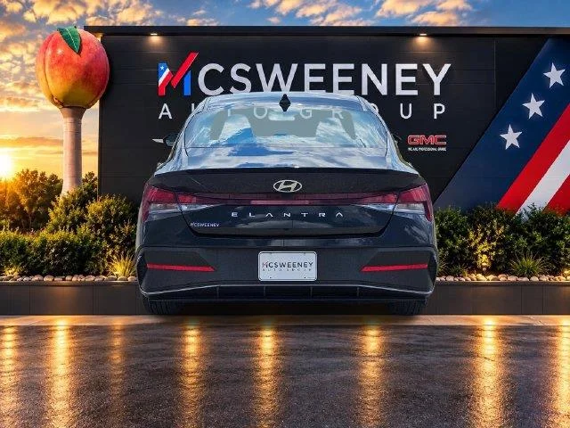 Used 2025  Hyundai SEL Sport image 4