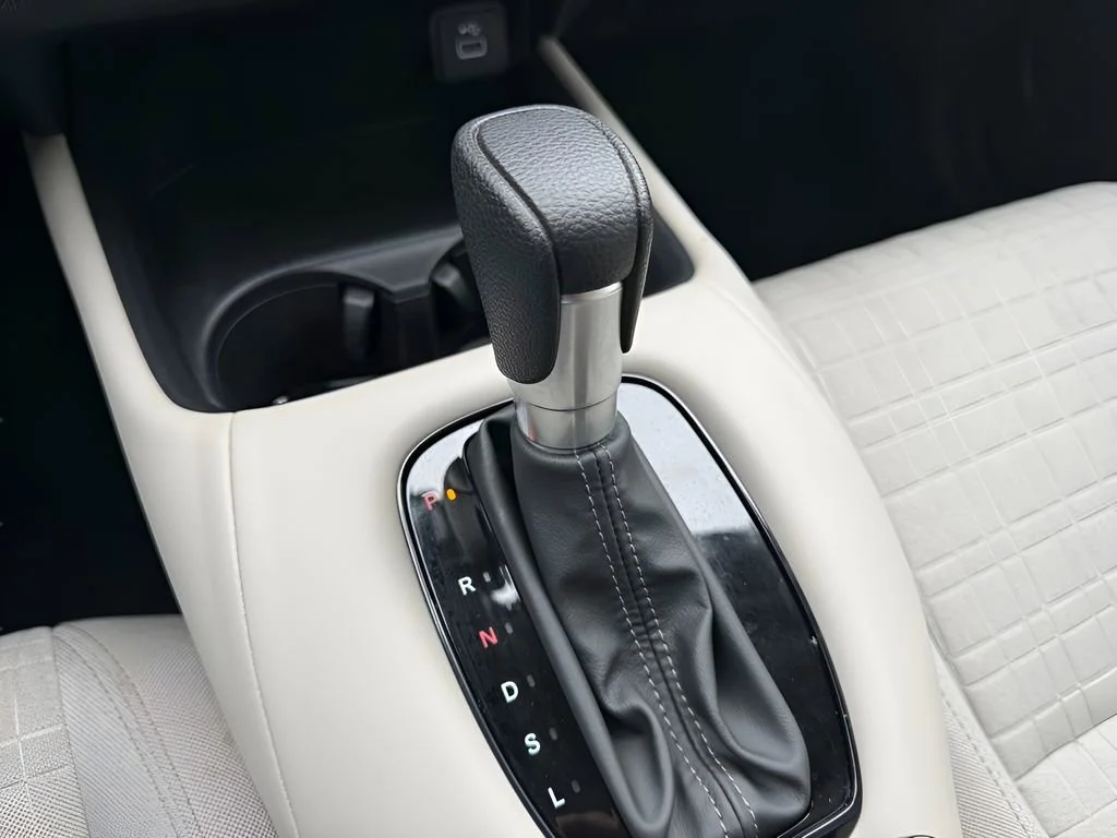 Used 2025 Silver Honda LX image 23