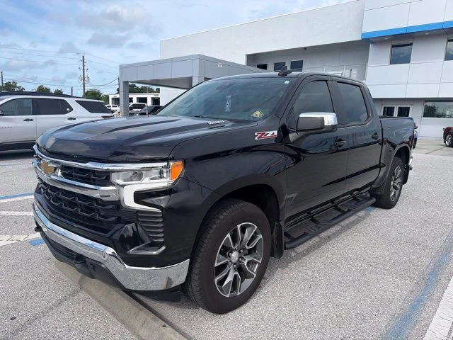 Used 2022 BLACK Chevrolet LT image 2