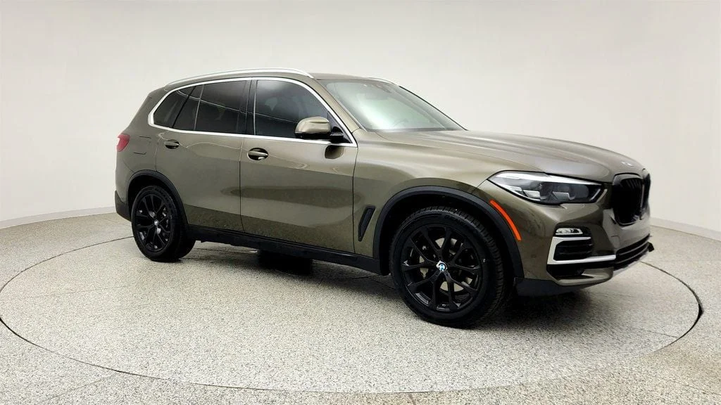 Used 2020 Manhattan Green Metallic BMW xDrive40i SAV w/ Vernasca Leather & Convenience Pkg image 3