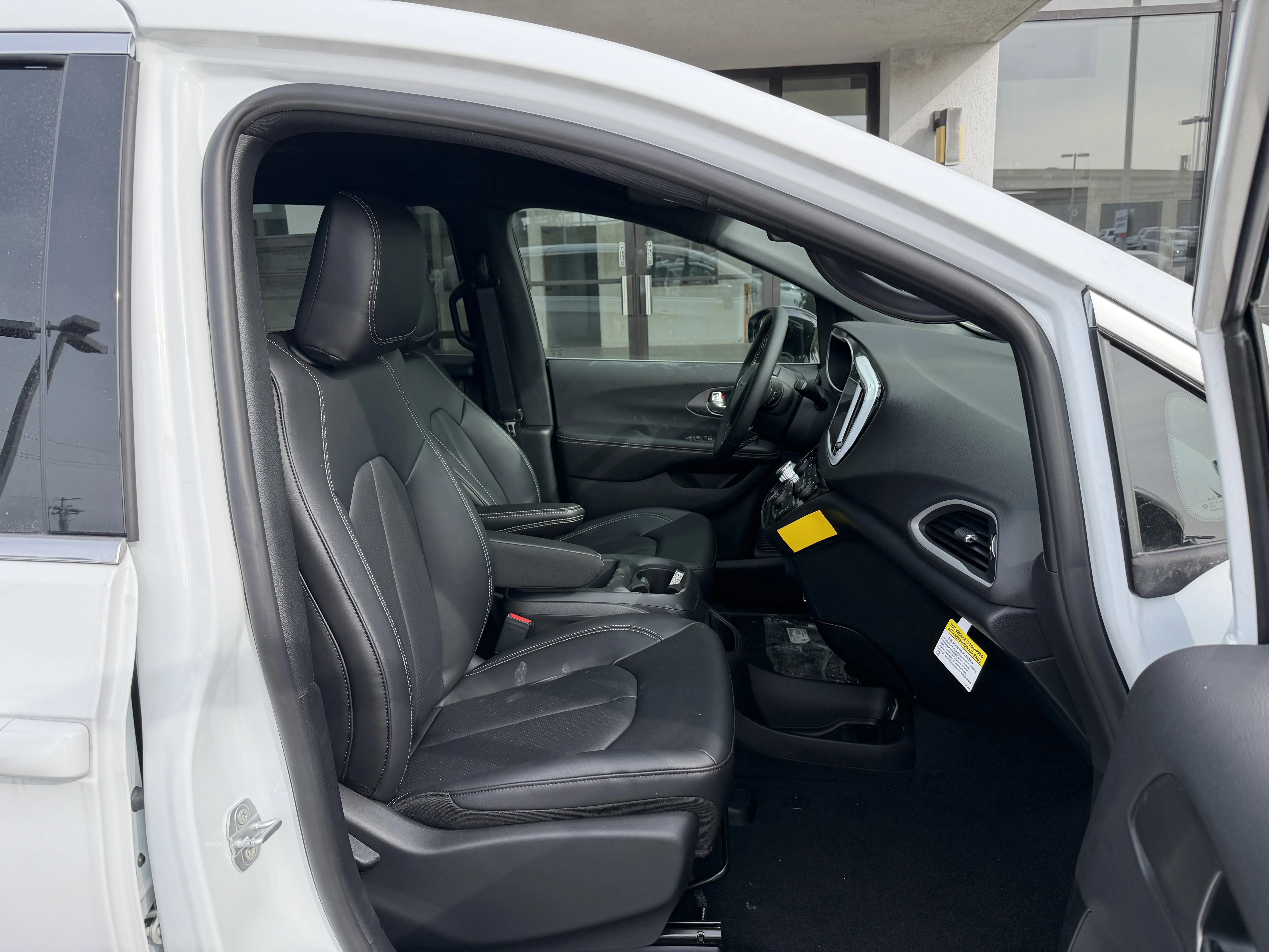 New 2026 Bright White Clear-Coat Exterior Paint Chrysler LX image 22