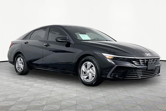 Used 2026 Black Hyundai SE image 3