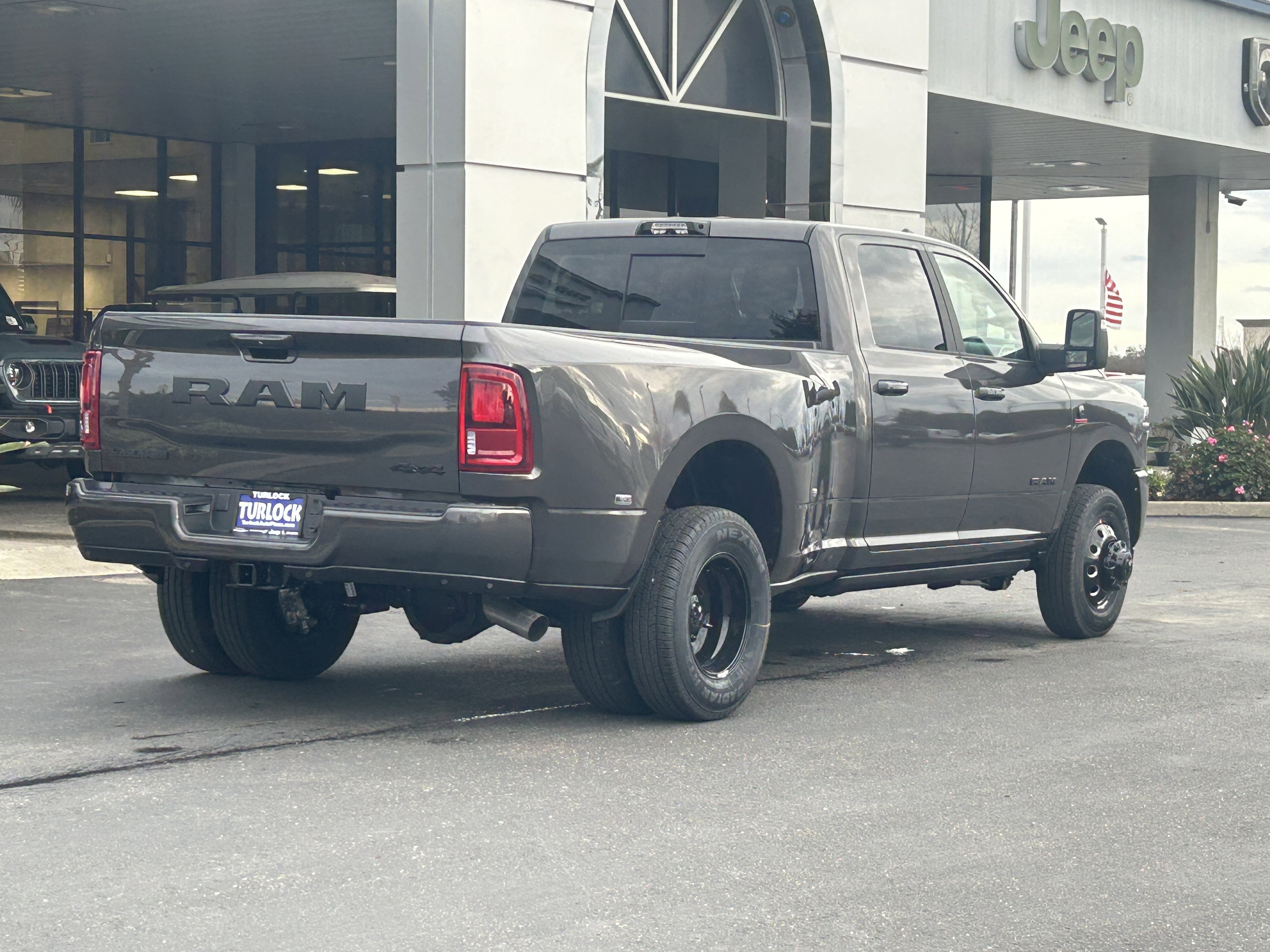 View vehicle photo 6